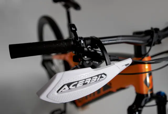 AC Handguard X-Elite White 
