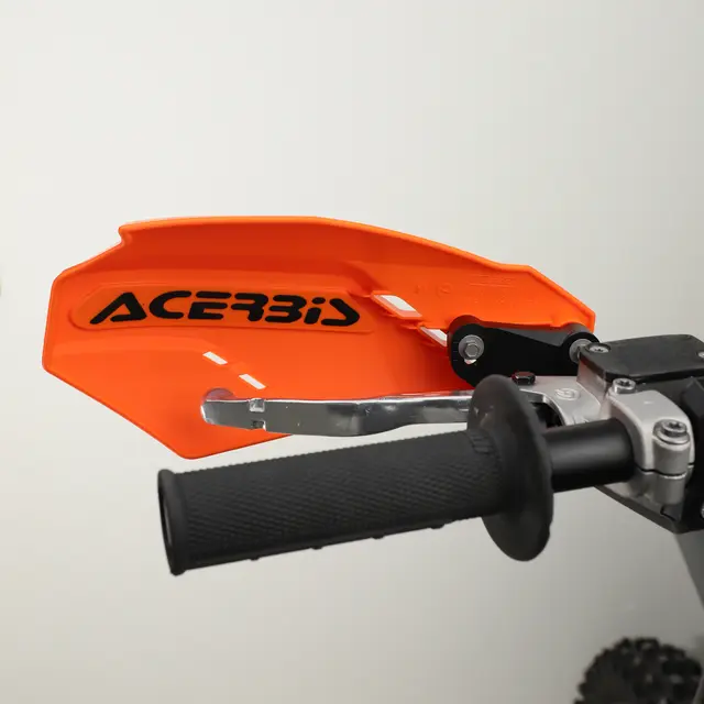 AC Handguard Linear Finnes i flere farger 