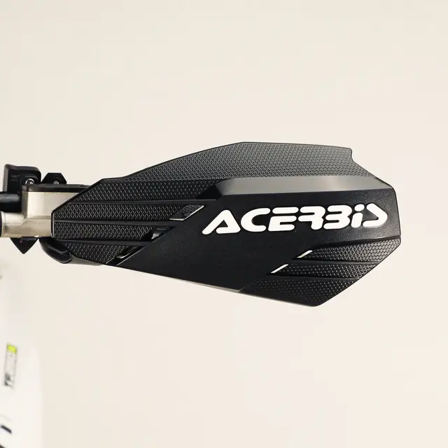 AC Handguard Linear Black/White 