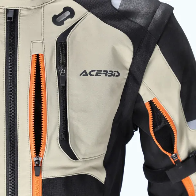 AC Jacket Rally Pro Finns i flera varianter 