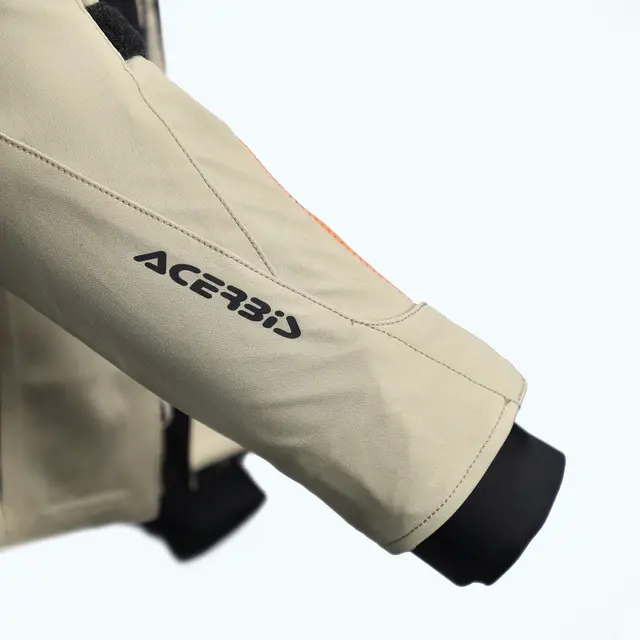 AC Jacket Rally Pro Finns i flera varianter 