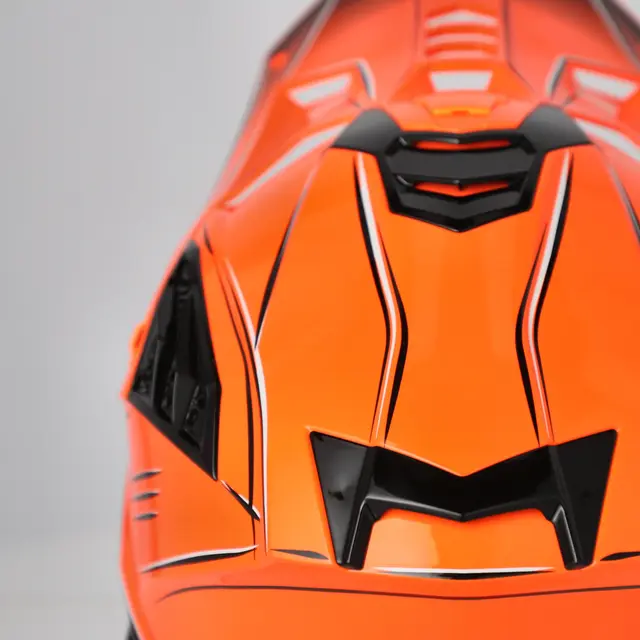AC Helmet Airstrike-X Finns i flera varianter 