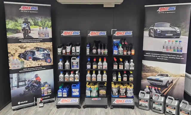 AMSOIL Display 18x69x22''/46x18x56cm Solid og fleksibel konstruksjon 