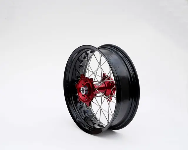 REX 17x4,50 Gas Gas Bakhjul - 22mm aksel Sort Felgring, Rødt Nav, MC/MC-F 2024-> 