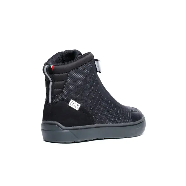 TCX Ikasu 2 WP Sort/Hvit Urban sneaker, til/fra jobb/skole/bytur 
